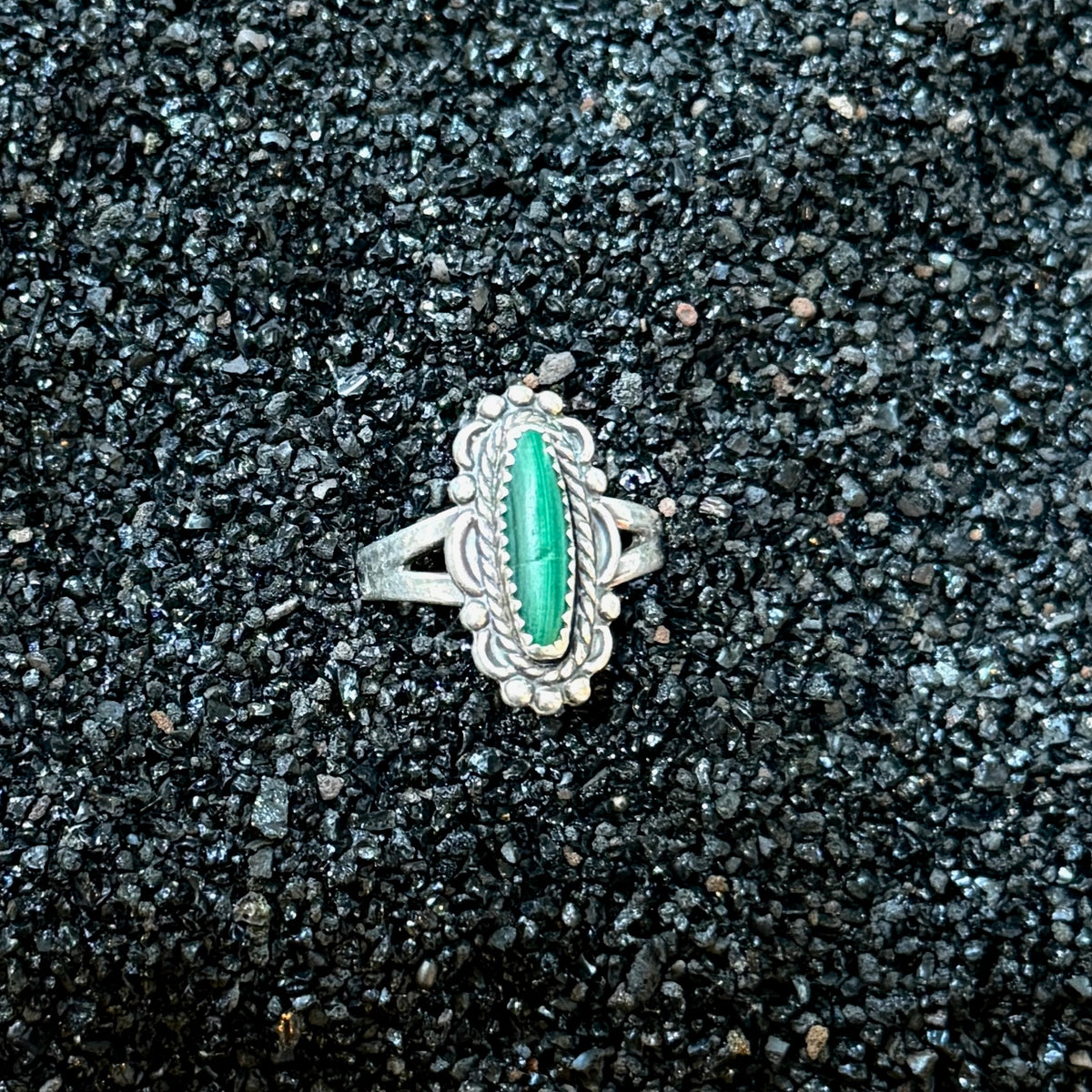 Size 8 Vintage Navajo Sterling Silver Malachite Ring
