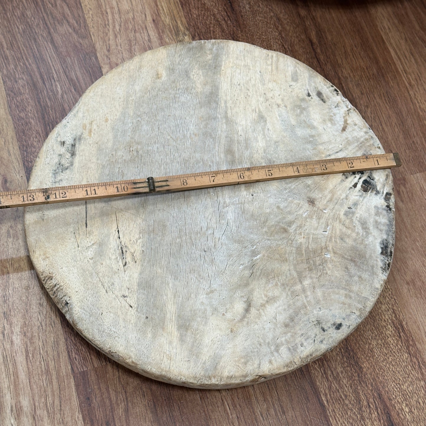 Vintage Wood Riser — Round