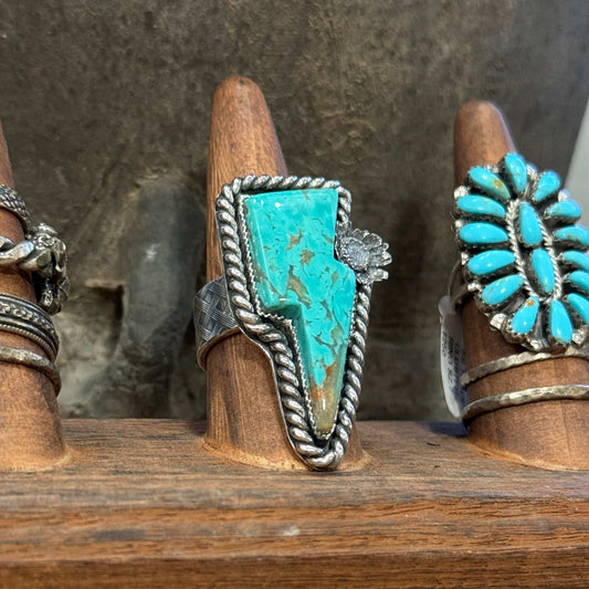 Size 9.5 Chamomile Turquoise Bolt Ring