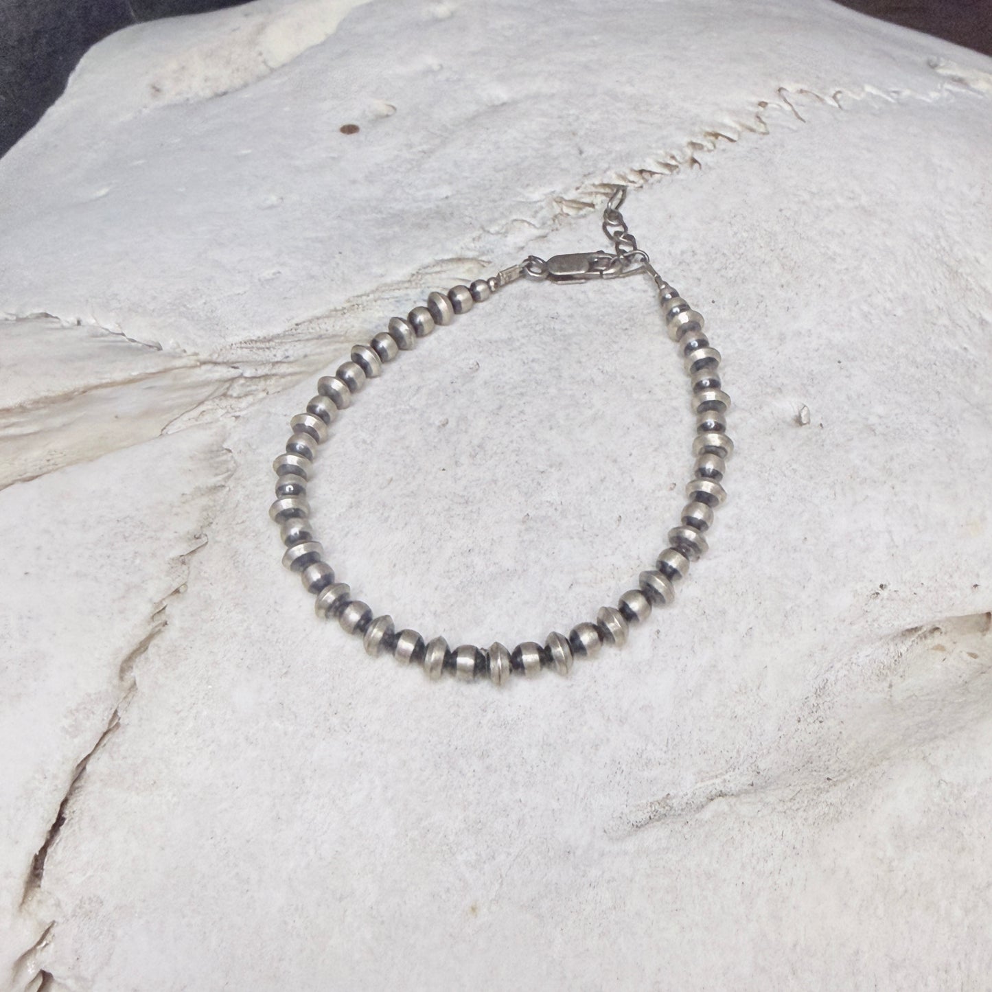 4mm Desert Pearl Bracelet with Saucer Bead Pattern