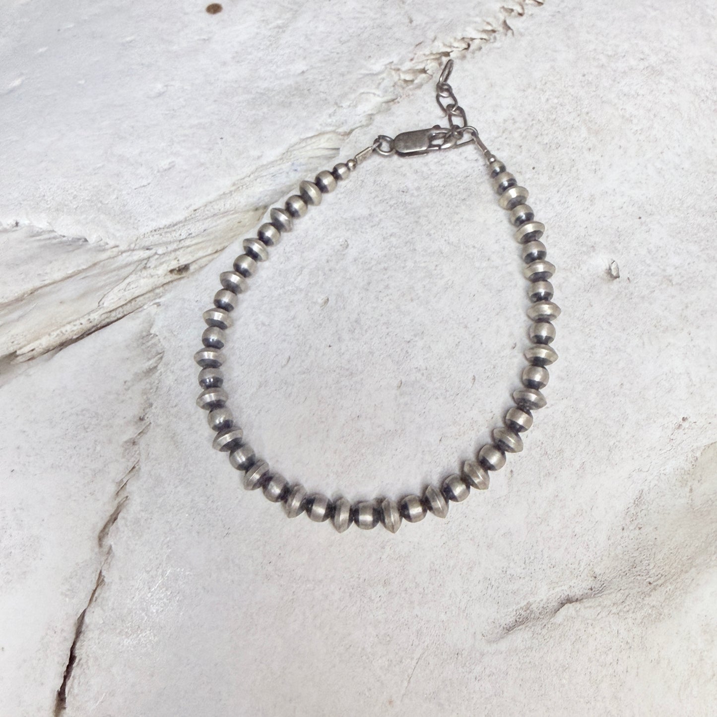4mm Desert Pearl Bracelet with Saucer Bead Pattern