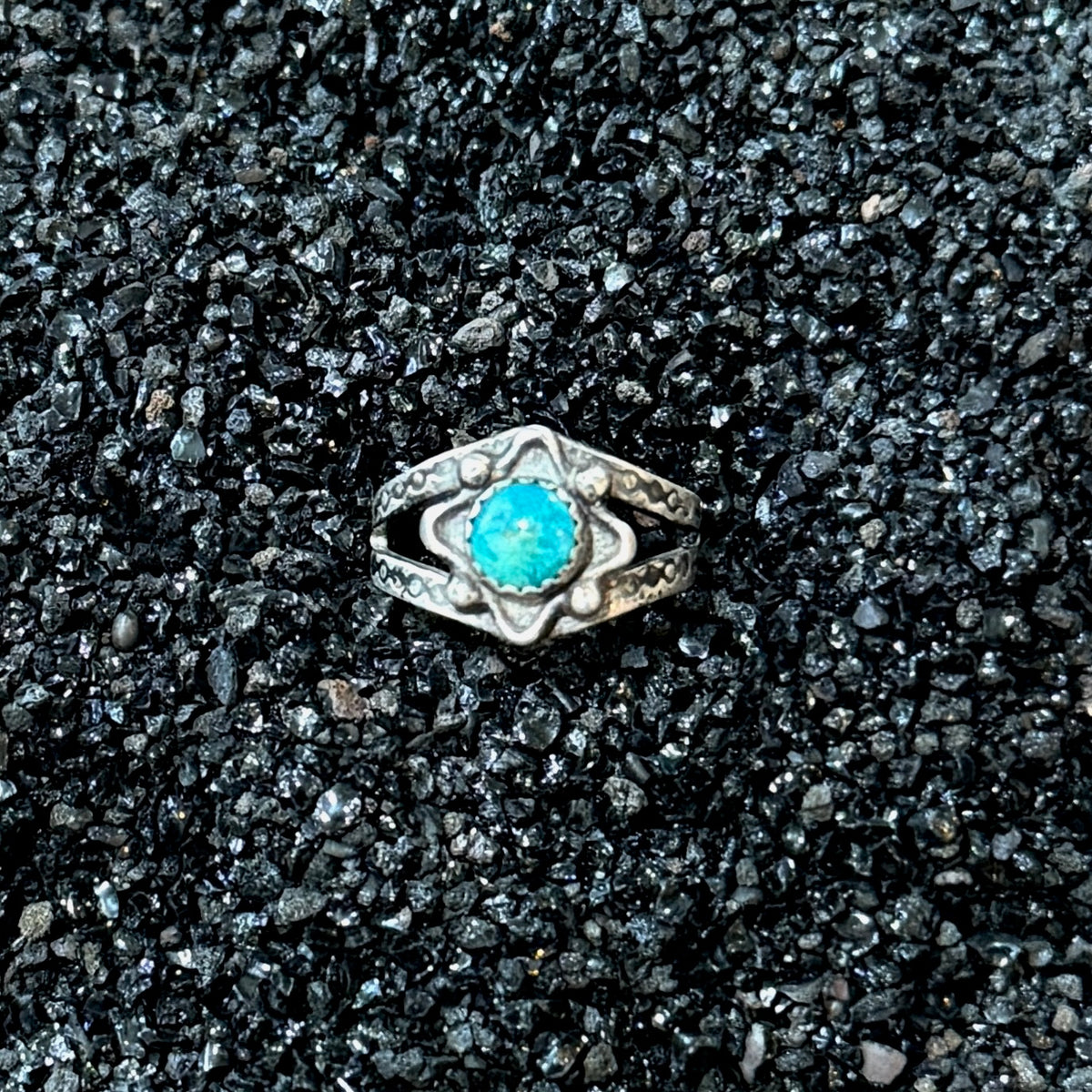 Size 2.75 Vintage Sterling Silver Turquoise Ring (midi)