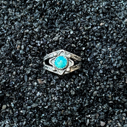 Size 2.75 Vintage Sterling Silver Turquoise Ring (midi)